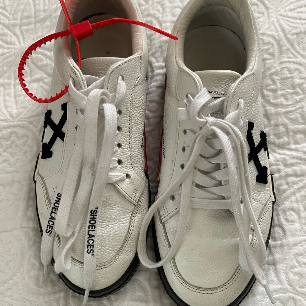 Off-White Vulcanized Low Top Sneakers